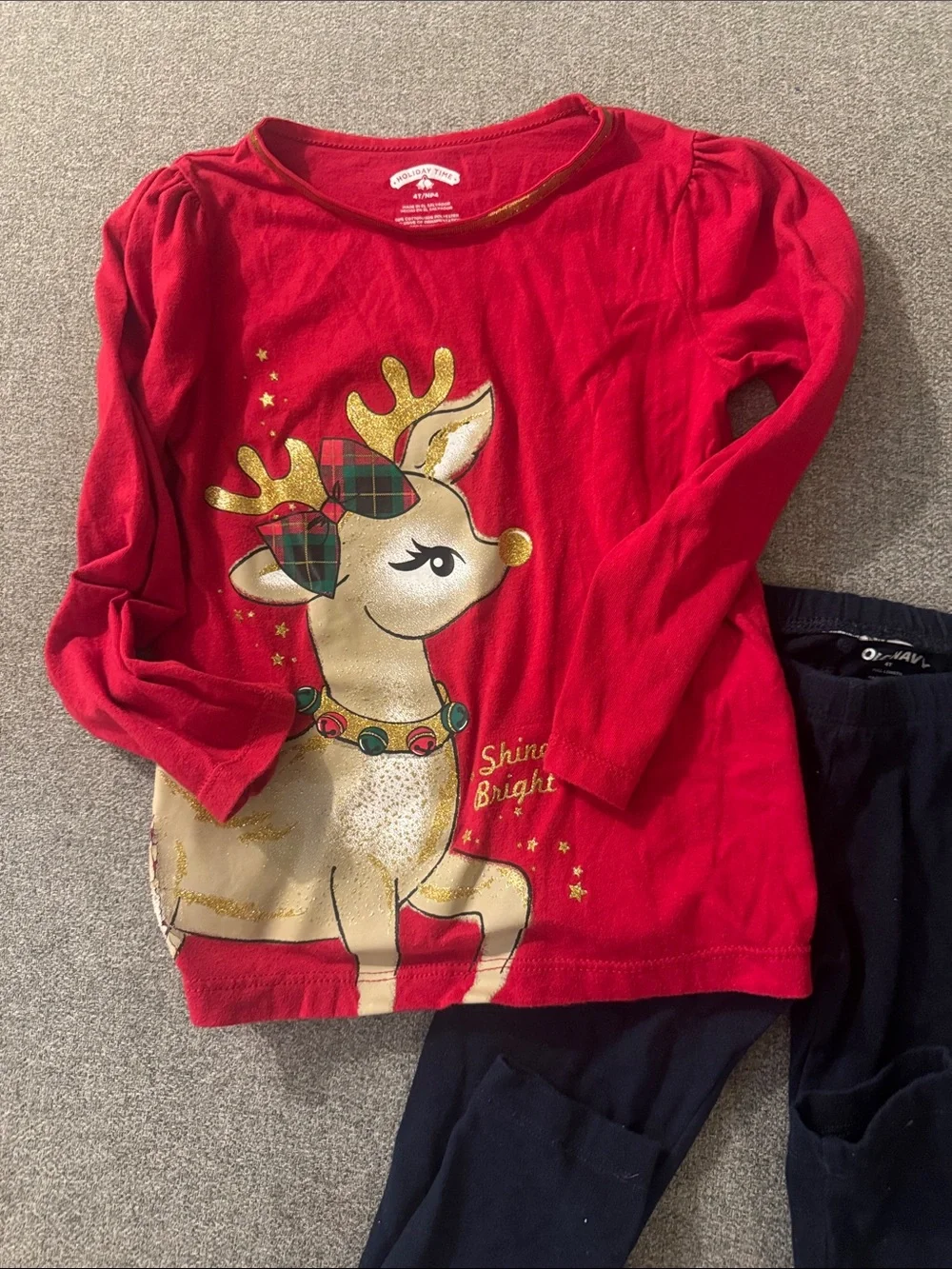5/$15- Girl’s outfit size 4t